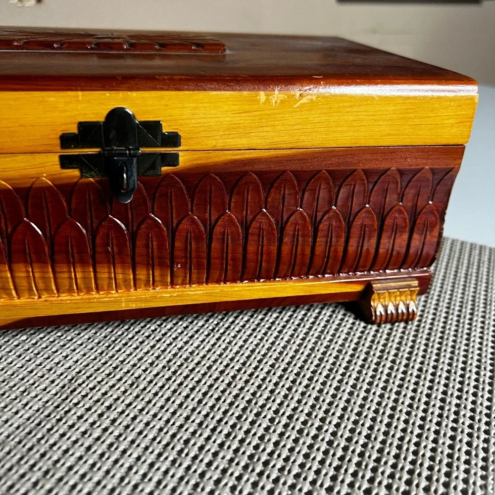 Vintage Hand‎ Carved Cedar Wood Jewelry Box Keepsake Chest Footed Latch 1950s